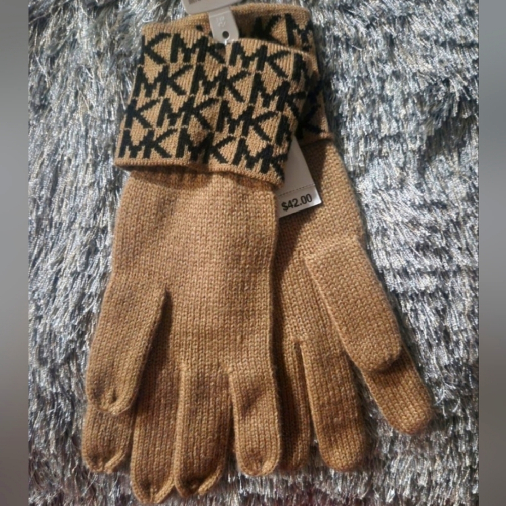 Michael Kors Knit Gloves Monogrammed Cuff NEW Tan Brown Black Driving Gloves - Picture 1 of 5